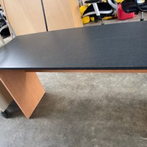 #002 Wooden desk, no drawers